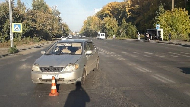 В Новосибирске пенсионерка решила перейти дорогу в неположенном месте и попала в больницу