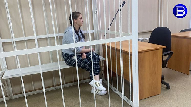 В Новосибирске обвиняемая в гибели детей няня начала выступать с последним словом в суде