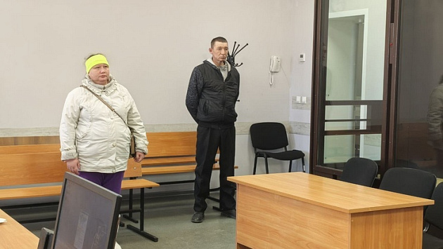Новосибирский суд приговорил к условному сроку женщину, вонзившую нож в любимого