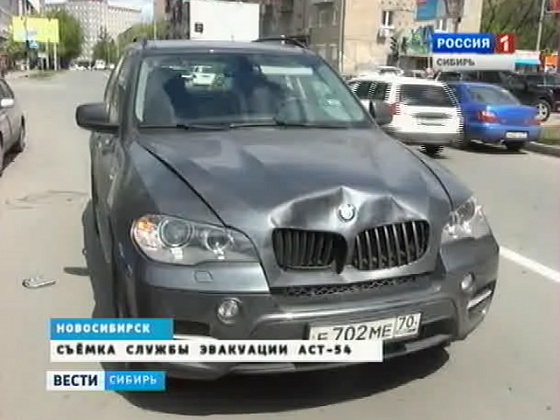 На одной из центральных улиц Новосибирска в очном поединке сошлись внедорожник "БМВ" и пони