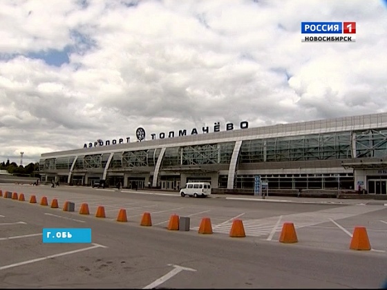 Более семи часов пассажиры не могут вылететь из Толмачёво в Санкт-Петербург