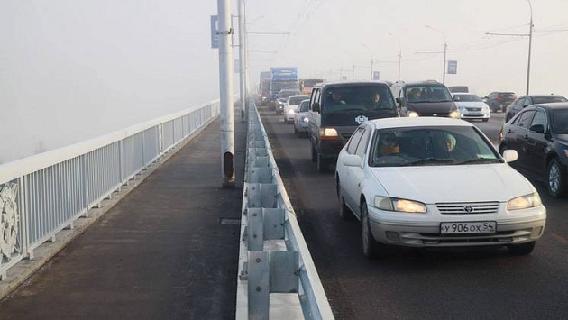 На Димитровском мосту Новосибирска открыли все шесть полос движения