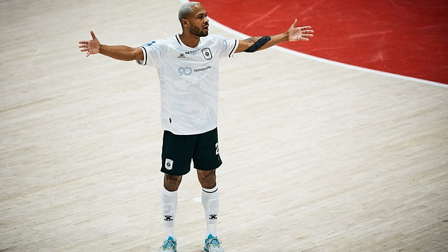 Новосибирский клуб по мини-футболу наказали за расистское поведение фанатов