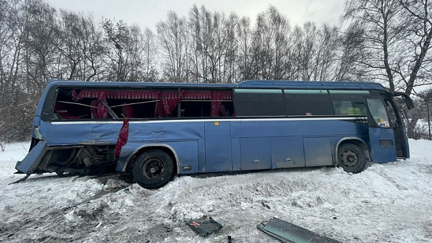 Следователи начали проверку после ДТП с пятью ранеными детьми в автобусе под Новосибирском