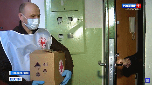 Волонтёры Красного креста помогают новосибирцам на COVID-изоляции