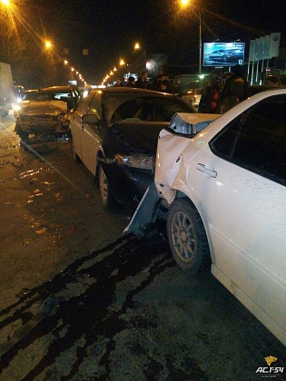 Нетрезвый водитель спровоцировал тройное ДТП в Новосибирске 
