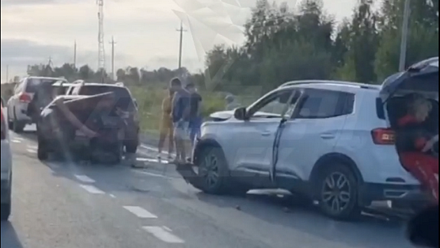Пять автомобилей попали в массовую аварию под Новосибирском