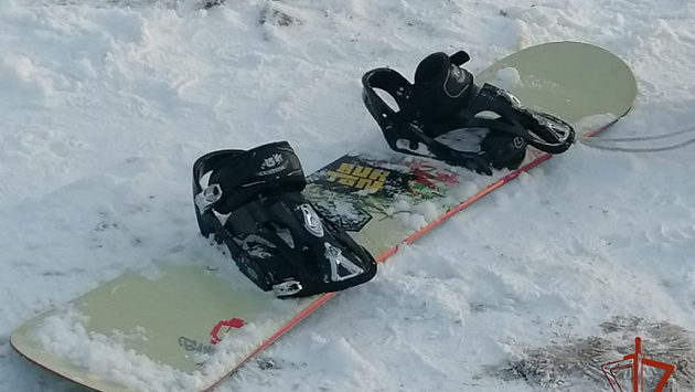 Новосибирские росгвардейцы спасли повредившего ногу сноубордиста и двух детей