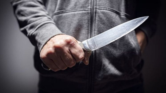 В Новосибирской области мужчина ударил ножом своего родственника во время застолья