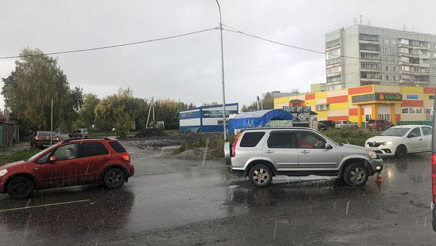 В Новосибирске подростки на питбайке попали в больницу после ДТП с Honda CR-V