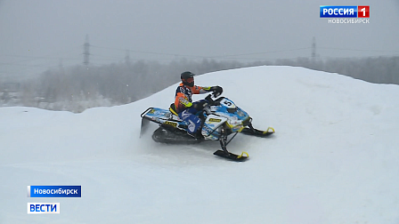 Национальная команда по гонкам на снегоходах приступила к тренировкам в Новосибирске