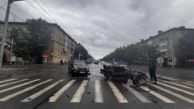 Сразу четверо детей пострадали при столкновении двух машин в Новосибирске