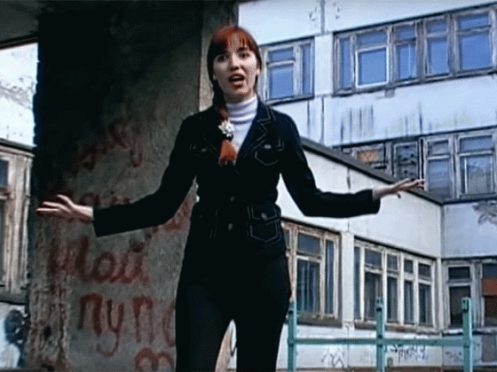 Новосибирская певица записала песню-протест о школьной форме